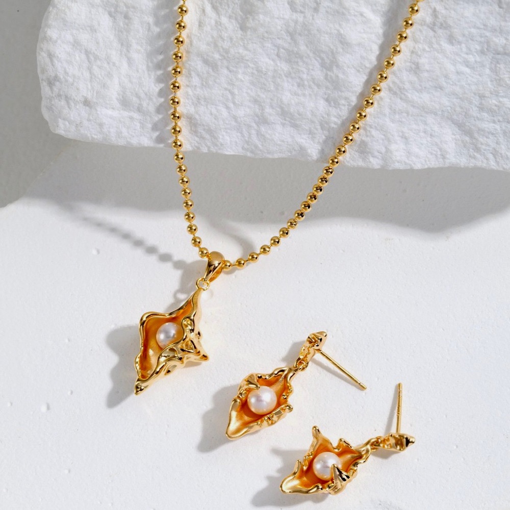 Conch Design Sterling Silver Pearl Necklace & Earrings Set - vintage gold